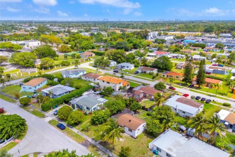 Casa en venta en Miami, Florida, 3 dormitorios № 1862397 - foto 27