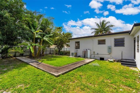 Casa en venta en Miami, Florida, 3 dormitorios № 1862397 - foto 22