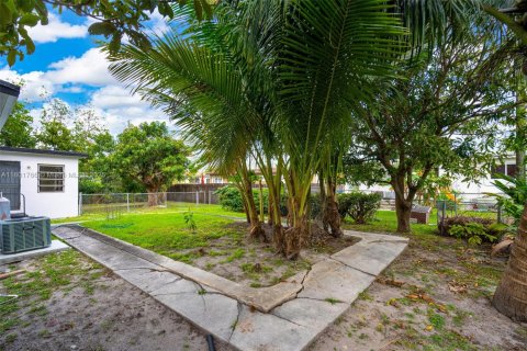 Casa en venta en Miami, Florida, 3 dormitorios № 1862397 - foto 23
