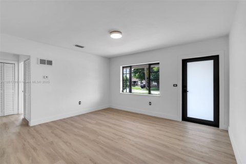 Casa en venta en Miami, Florida, 3 dormitorios № 1862397 - foto 6