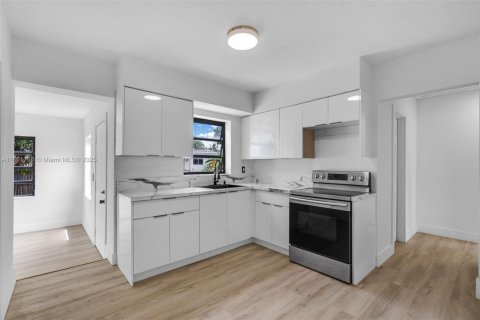 Casa en venta en Miami, Florida, 3 dormitorios № 1862397 - foto 8
