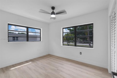 Casa en venta en Miami, Florida, 3 dormitorios № 1862397 - foto 11