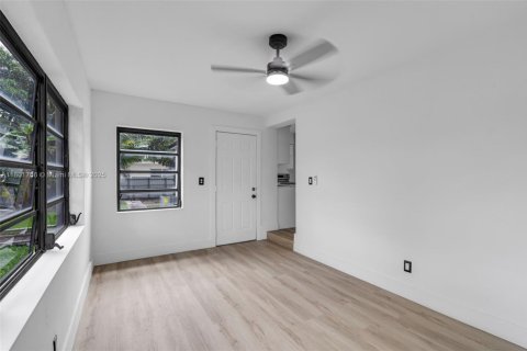 Casa en venta en Miami, Florida, 3 dormitorios № 1862397 - foto 18