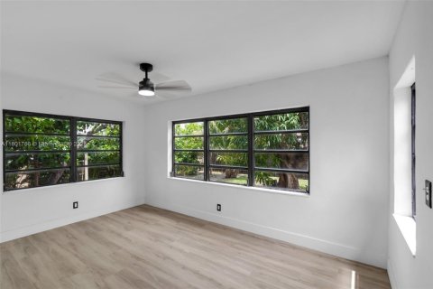 Casa en venta en Miami, Florida, 3 dormitorios № 1862397 - foto 17
