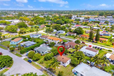 Casa en venta en Miami, Florida, 3 dormitorios № 1862397 - foto 26