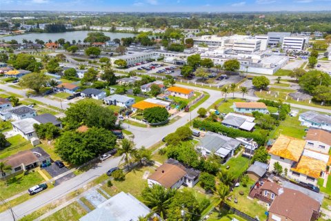 Casa en venta en Miami, Florida, 3 dormitorios № 1862397 - foto 29