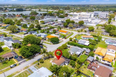 Casa en venta en Miami, Florida, 3 dormitorios № 1862397 - foto 28