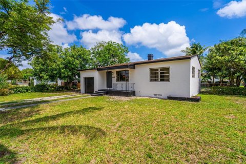 Casa en venta en Miami, Florida, 3 dormitorios № 1862397 - foto 4