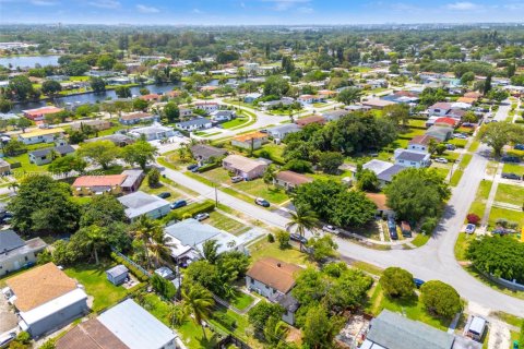 Casa en venta en Miami, Florida, 3 dormitorios № 1862397 - foto 30