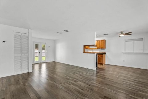 Villa ou maison à vendre à Sarasota, Floride: 2 chambres, 83.61 m2 № 2167540 - photo 5