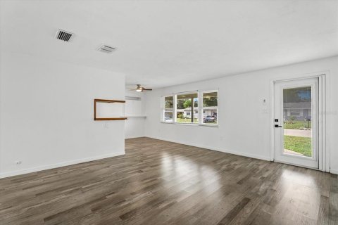 Villa ou maison à vendre à Sarasota, Floride: 2 chambres, 83.61 m2 № 2167540 - photo 3