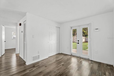 Villa ou maison à vendre à Sarasota, Floride: 2 chambres, 83.61 m2 № 2167540 - photo 6