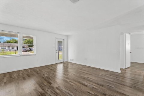 Villa ou maison à vendre à Sarasota, Floride: 2 chambres, 83.61 m2 № 2167540 - photo 2
