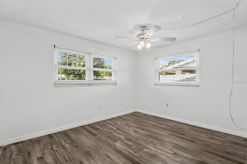 Villa ou maison à vendre à Sarasota, Floride: 2 chambres, 83.61 m2 № 2167540 - photo 13