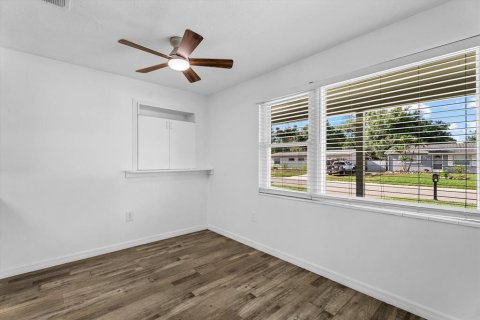 Villa ou maison à vendre à Sarasota, Floride: 2 chambres, 83.61 m2 № 2167540 - photo 4