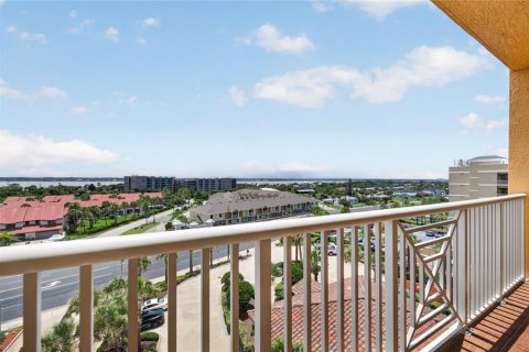 Condo in Daytona Beach, Florida, 3 bedrooms № 2199573 - photo 26