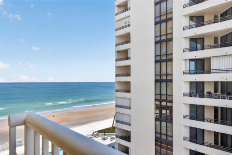 Condo in Daytona Beach, Florida, 3 bedrooms № 2199573 - photo 28