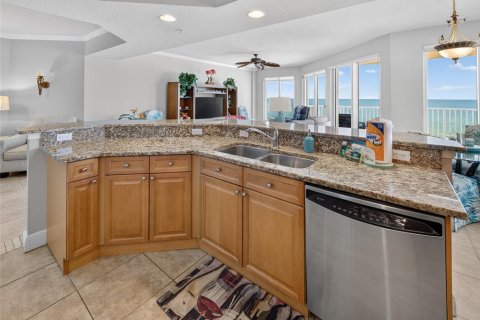 Condo in Daytona Beach, Florida, 3 bedrooms № 2199573 - photo 17