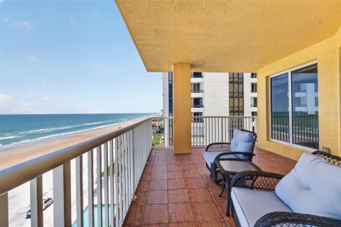 Condo in Daytona Beach, Florida, 3 bedrooms № 2199573 - photo 13