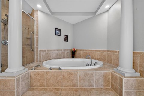 Condo in Daytona Beach, Florida, 3 bedrooms № 2199573 - photo 30
