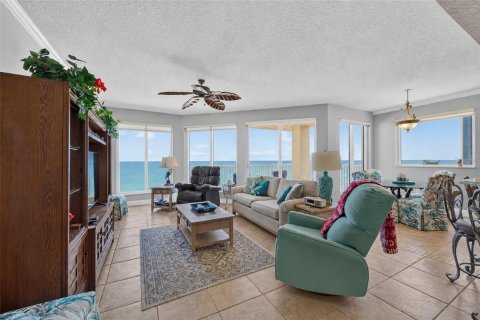 Condo in Daytona Beach, Florida, 3 bedrooms № 2199573 - photo 4