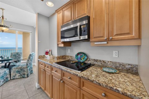Condo in Daytona Beach, Florida, 3 bedrooms № 2199573 - photo 16