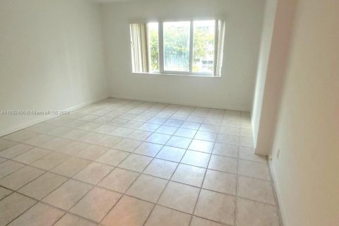 Condo in Hallandale Beach, Florida, 2 bedrooms  № 1864341 - photo 10