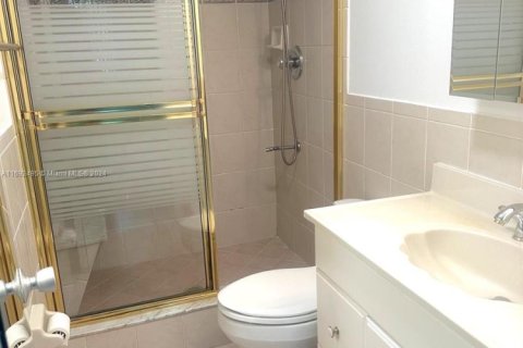Condo in Hallandale Beach, Florida, 2 bedrooms  № 1864341 - photo 12