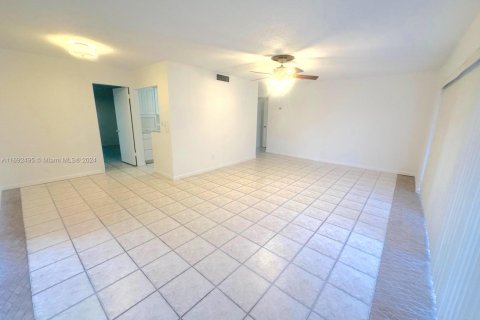 Condo in Hallandale Beach, Florida, 2 bedrooms  № 1864341 - photo 5