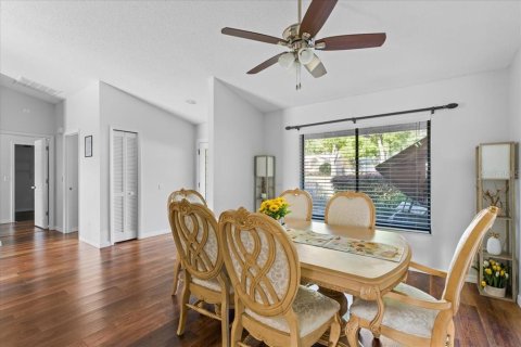 House in Brandon, Florida 4 bedrooms, 202.25 sq.m. № 2223007 - photo 7
