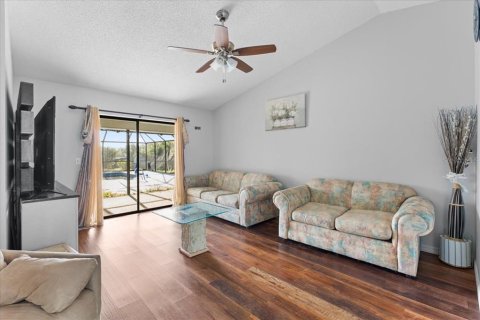 House in Brandon, Florida 4 bedrooms, 202.25 sq.m. № 2223007 - photo 4