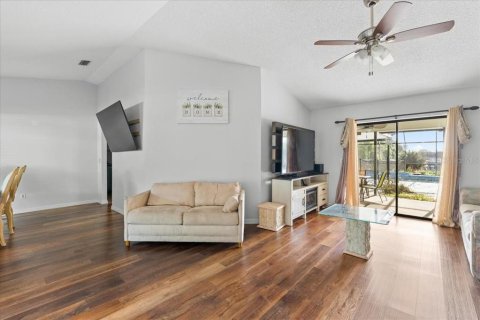 House in Brandon, Florida 4 bedrooms, 202.25 sq.m. № 2223007 - photo 2
