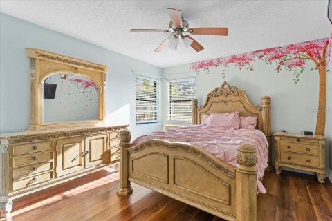 House in Brandon, Florida 4 bedrooms, 202.25 sq.m. № 2223007 - photo 24