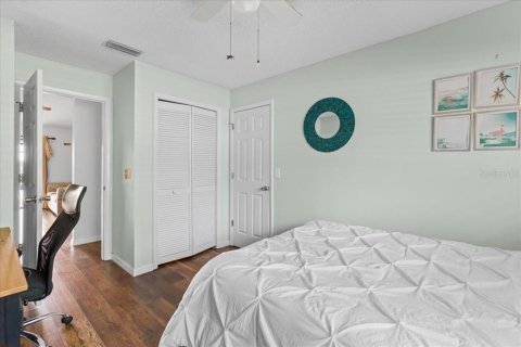 House in Brandon, Florida 4 bedrooms, 202.25 sq.m. № 2223007 - photo 30
