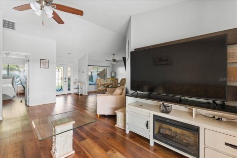 House in Brandon, Florida 4 bedrooms, 202.25 sq.m. № 2223007 - photo 5