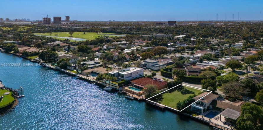 Terreno en Hollywood, Florida № 2023418