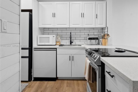 Copropriété à louer à Miami, Floride: 2 chambres, 88.72 m2 № 2076151 - photo 10