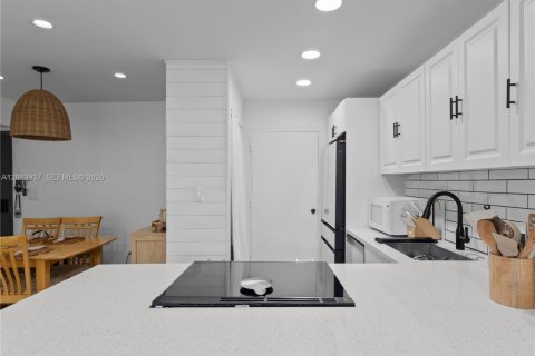 Copropriété à louer à Miami, Floride: 2 chambres, 88.72 m2 № 2076151 - photo 11