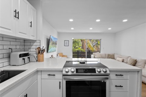 Copropriété à louer à Miami, Floride: 2 chambres, 88.72 m2 № 2076151 - photo 12