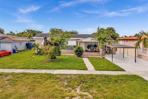 Villa ou maison à vendre à Hialeah, Floride: 5 chambres, 224.92 m2 № 1897697 - photo 2