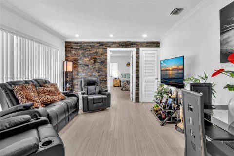 Villa ou maison à vendre à Hialeah, Floride: 5 chambres, 224.92 m2 № 1897697 - photo 8