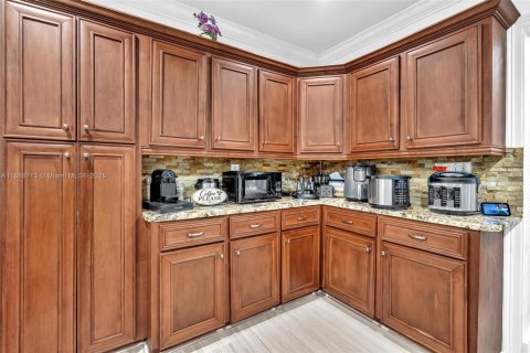 Villa ou maison à vendre à Hialeah, Floride: 5 chambres, 224.92 m2 № 1897697 - photo 11