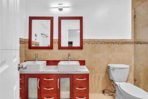 Villa ou maison à vendre à Hialeah, Floride: 5 chambres, 224.92 m2 № 1897697 - photo 19