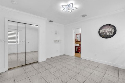 Villa ou maison à vendre à Hialeah, Floride: 5 chambres, 224.92 m2 № 1897697 - photo 22