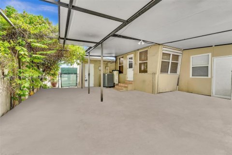 Villa ou maison à vendre à Hialeah, Floride: 5 chambres, 224.92 m2 № 1897697 - photo 28