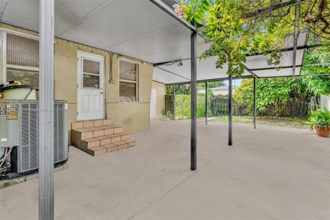 Villa ou maison à vendre à Hialeah, Floride: 5 chambres, 224.92 m2 № 1897697 - photo 27