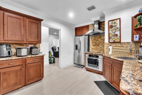 Villa ou maison à vendre à Hialeah, Floride: 5 chambres, 224.92 m2 № 1897697 - photo 12