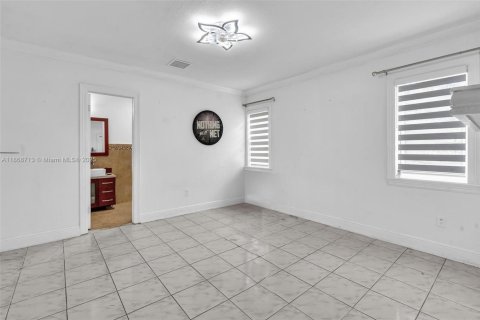 Villa ou maison à vendre à Hialeah, Floride: 5 chambres, 224.92 m2 № 1897697 - photo 21