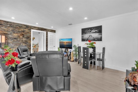 Villa ou maison à vendre à Hialeah, Floride: 5 chambres, 224.92 m2 № 1897697 - photo 5