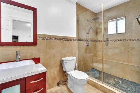 Villa ou maison à vendre à Hialeah, Floride: 5 chambres, 224.92 m2 № 1897697 - photo 20